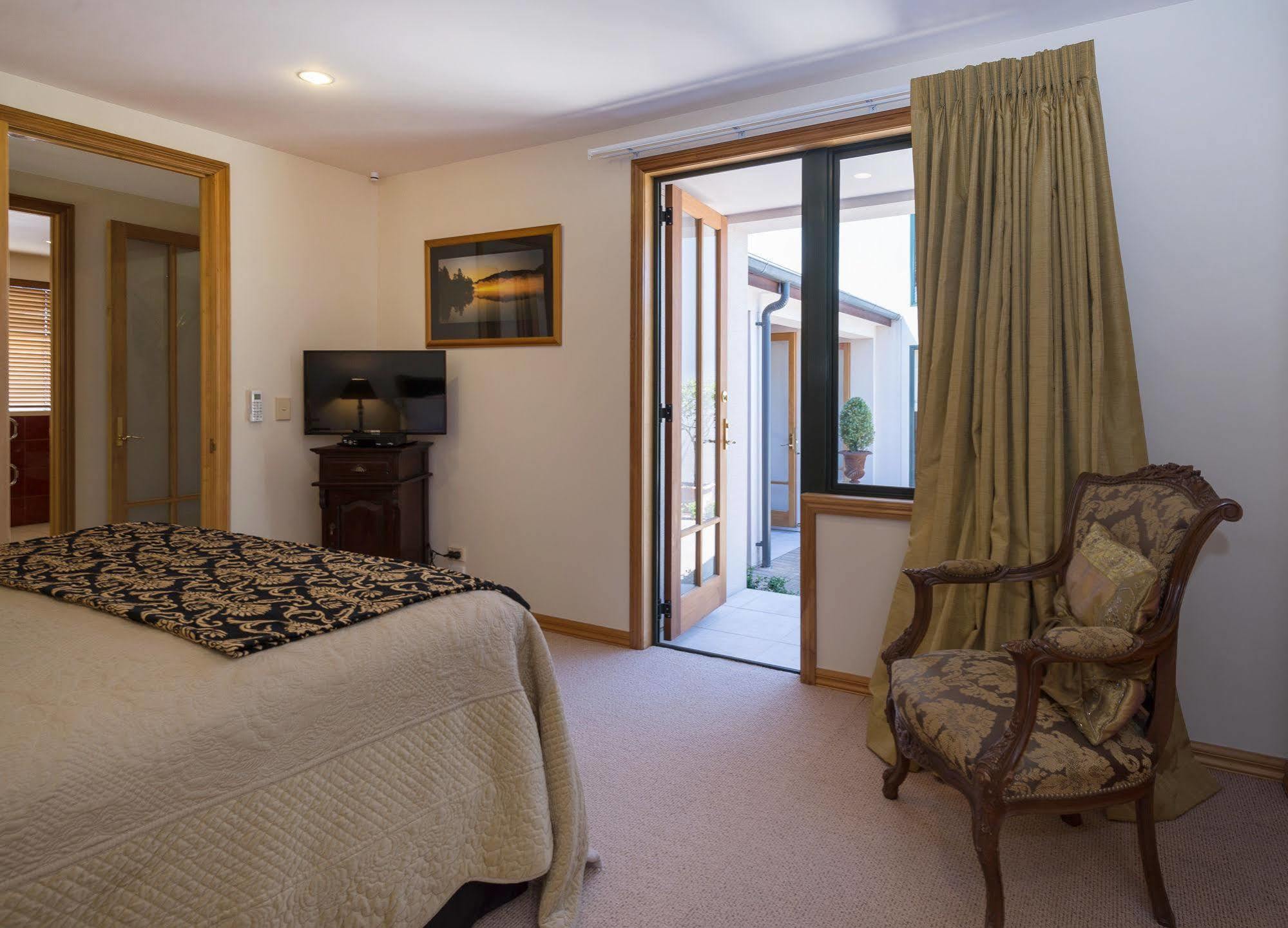 The Flying Trout Boutique Lodge Taupo Ngoại thất bức ảnh