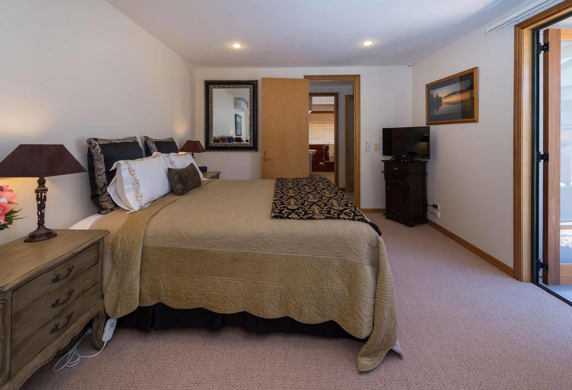 The Flying Trout Boutique Lodge Taupo Ngoại thất bức ảnh